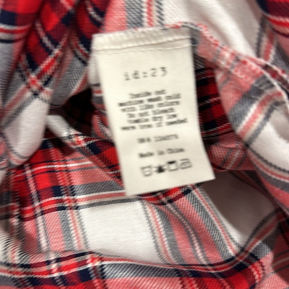 Plaid 1/4 button collared shirt with rolled button sleeve option. - Picture 7 of 8